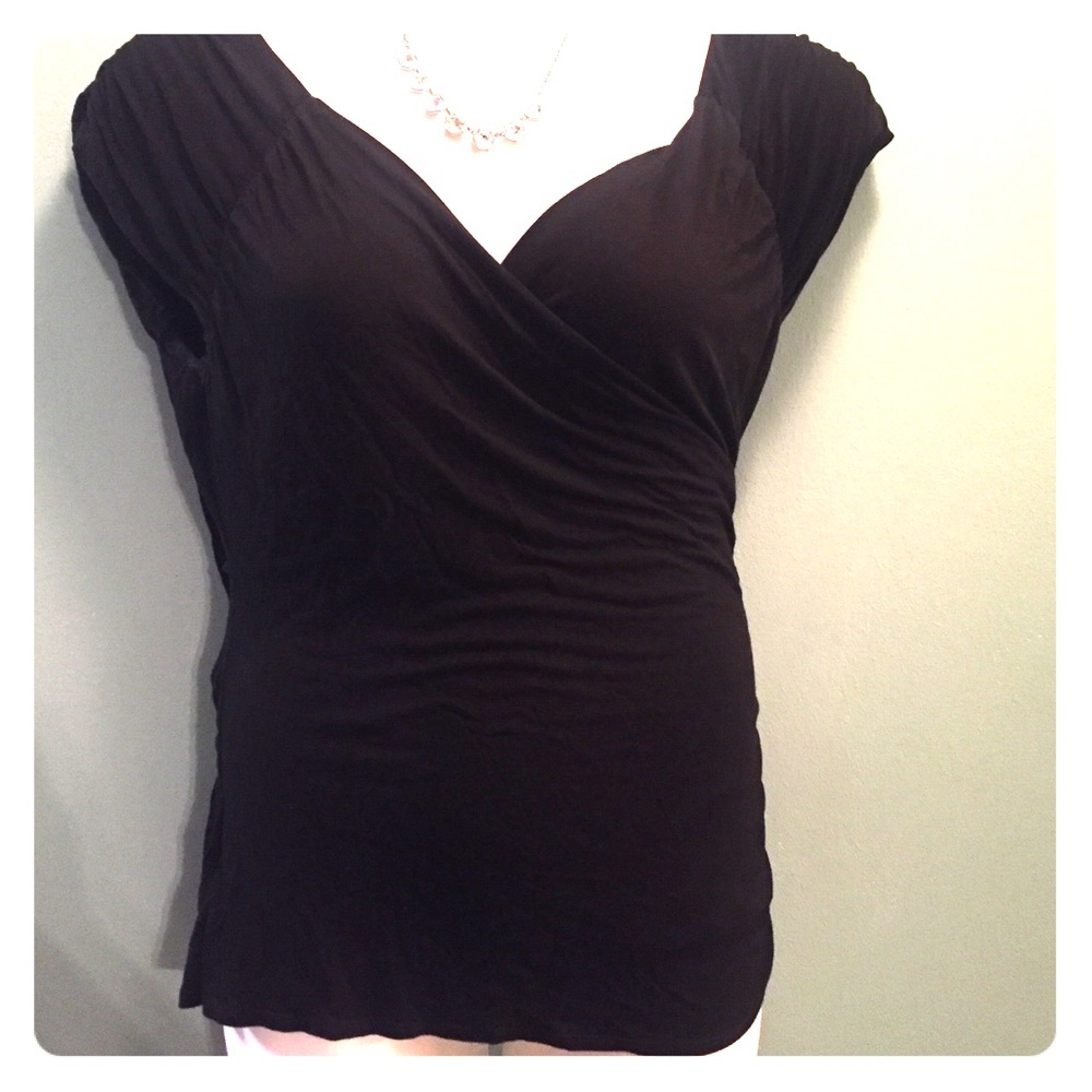 Short sleeve top.